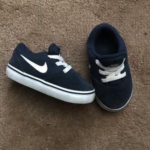 Infants Nike causal shoe